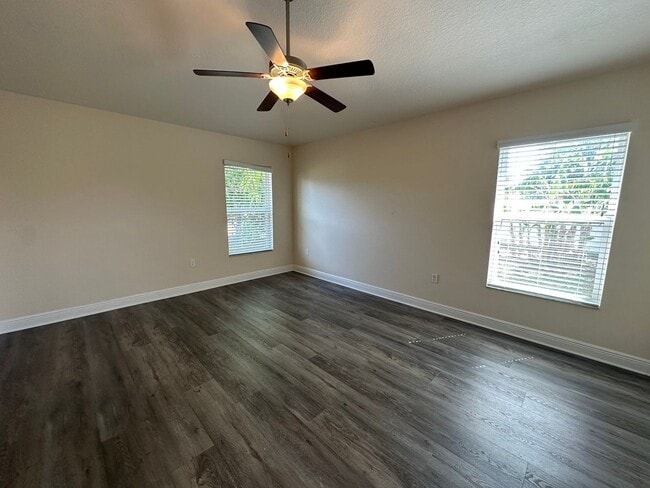 Building Photo - Spacious 4 Bedroom Home with Fenced Yard a...