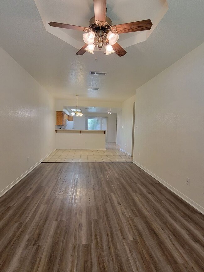 Building Photo - 914 Crymes Ln