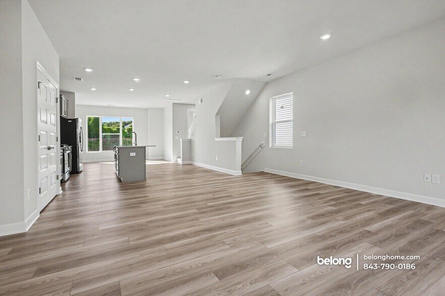 Building Photo - 19 Pikewood Ln