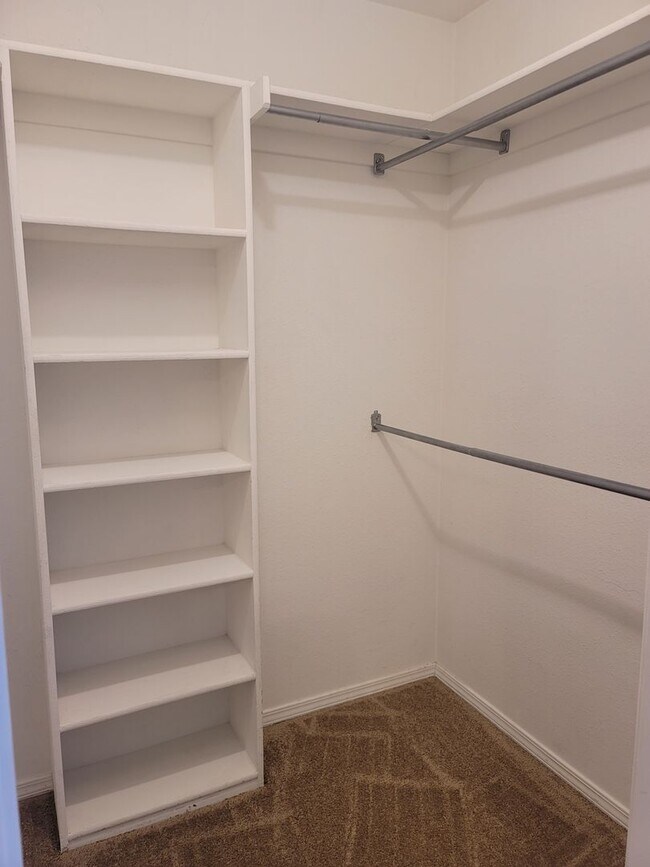 Building Photo - Beautiful 4 Br for Rent in Van Buren!! Com...