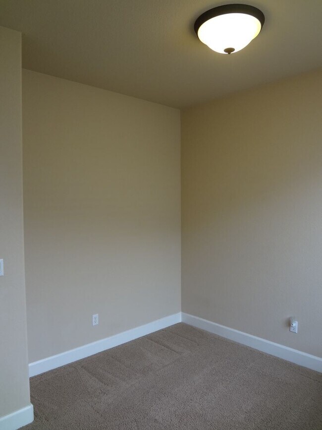 Building Photo - COMING SOON! Beautiful 5 bedroom Home in Lincoln Crossing Village!