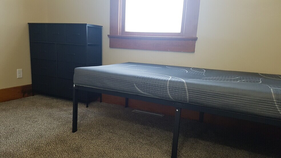 Building Photo - 1032 Perry St