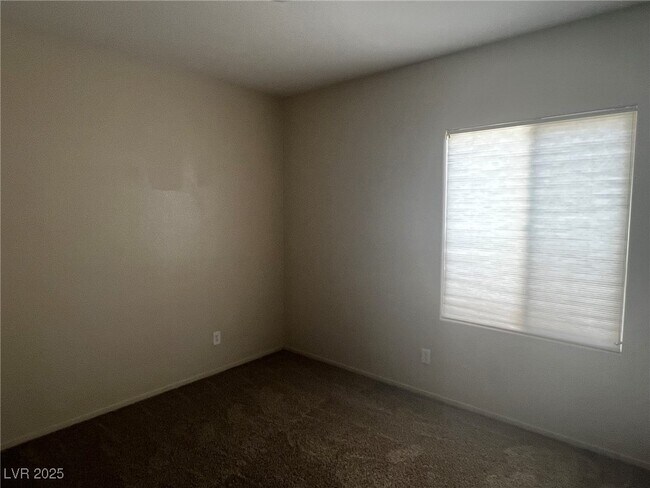 Building Photo - 2747 Lochleven Way