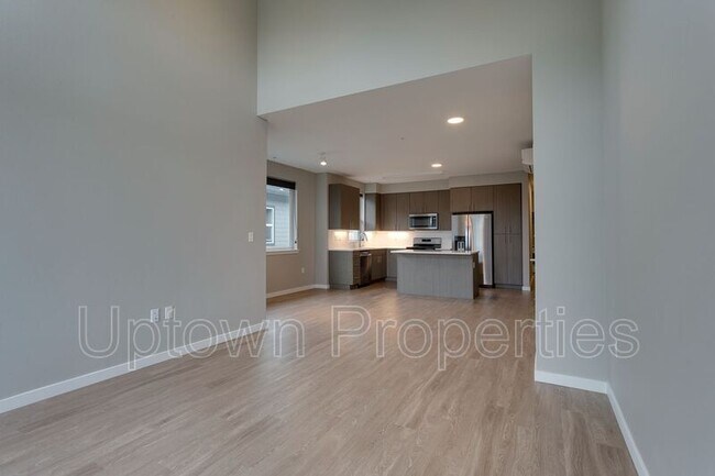 Building Photo - 3563 N Gantenbein Ave