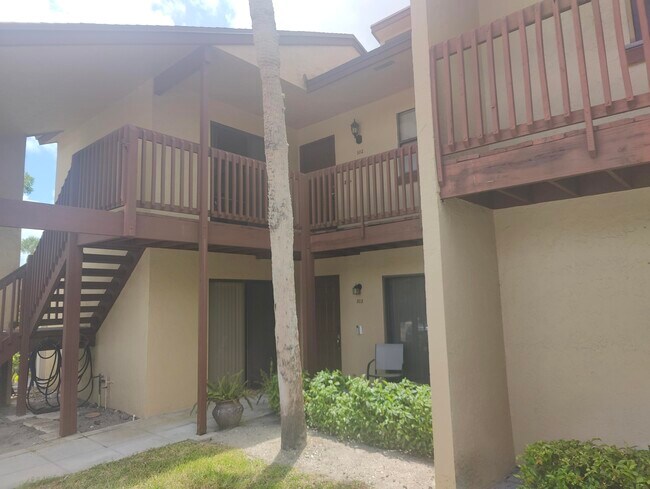 Building Photo - 302 Lakeview Dr E