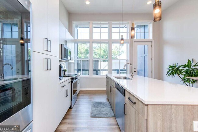 Building Photo - 912 Brees Ct