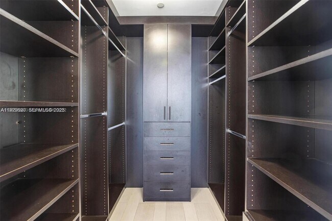 Building Photo - 1100 Biscayne Blvd