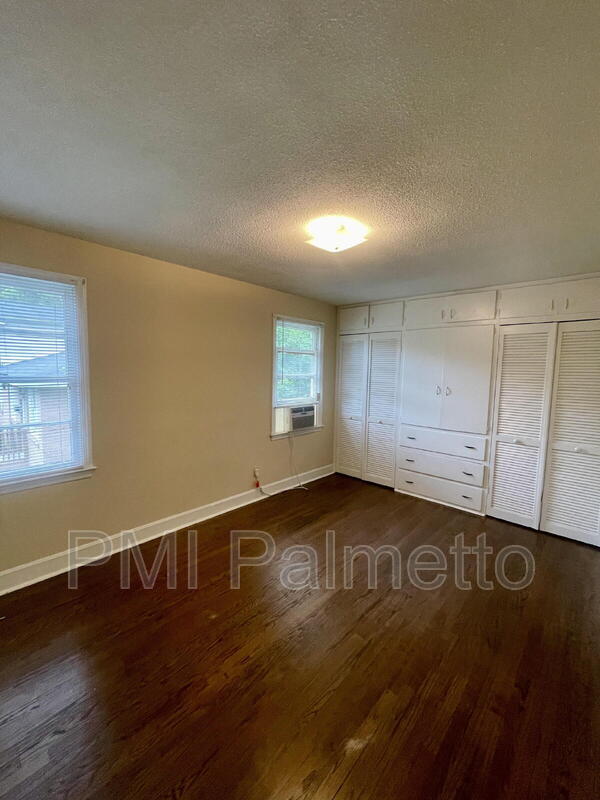 Building Photo - 3209 Wilmot Ave