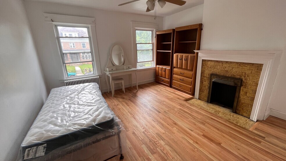 Building Photo - 5859 Hobart St