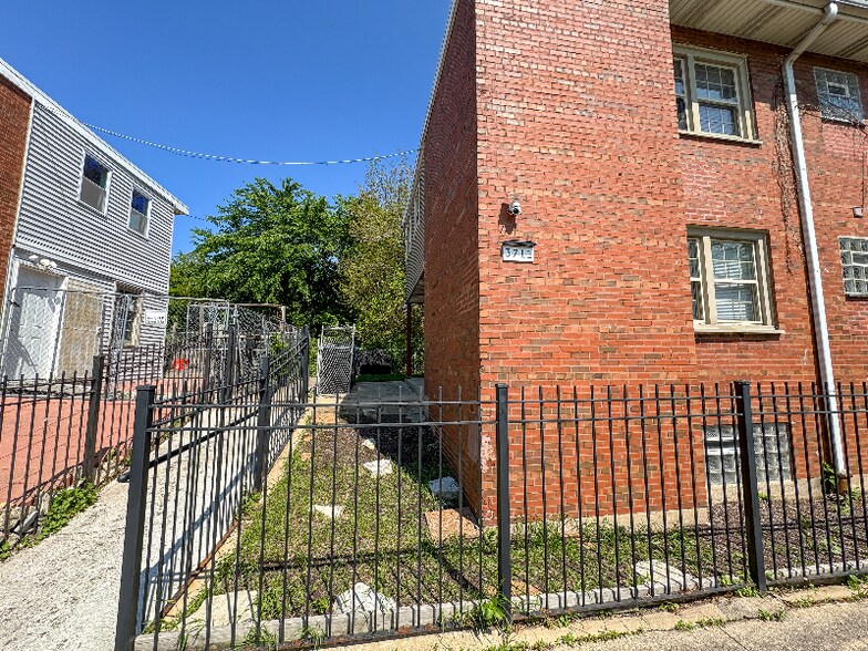 Primary Photo - 3711 S Michigan Ave