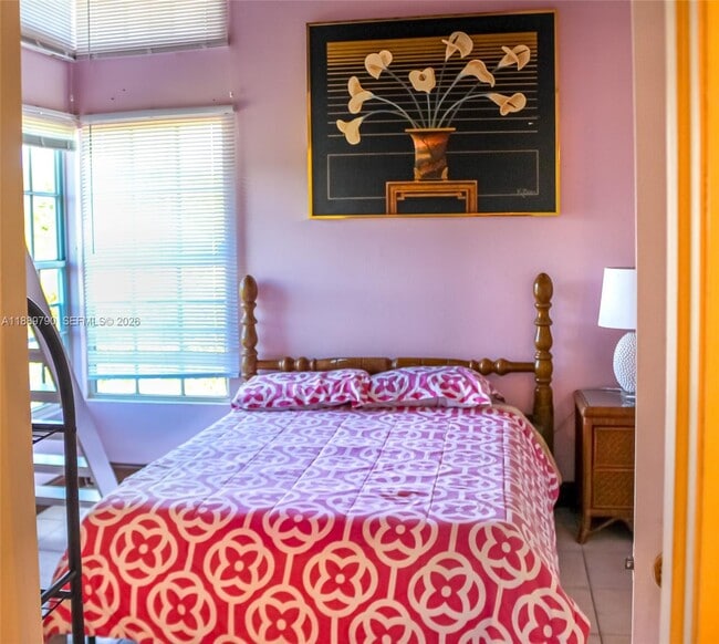 Building Photo - 202 W Canal Dr