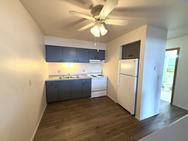 Building Photo - Fleur de Lis Apartments