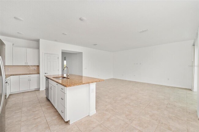 Building Photo - 6175 SW 74th Ct