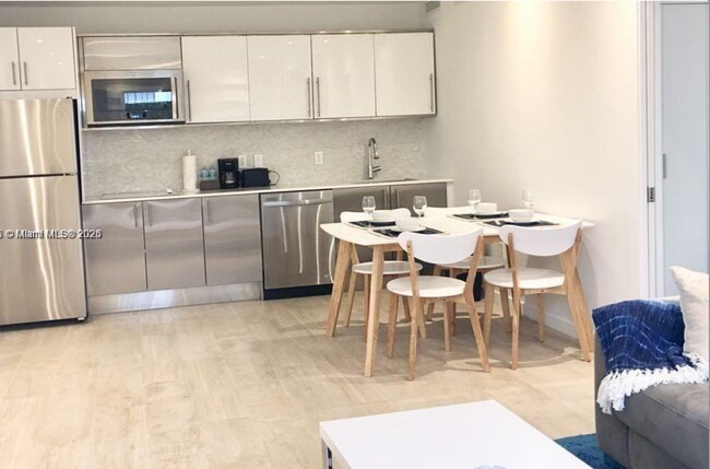 Building Photo - 700 16th St