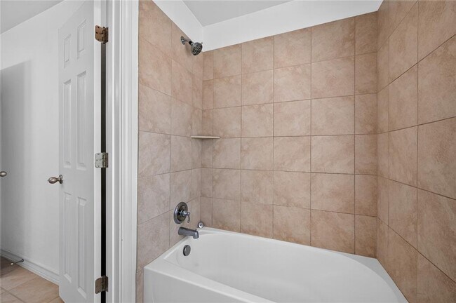 Building Photo - 7634 Leonardo Dr