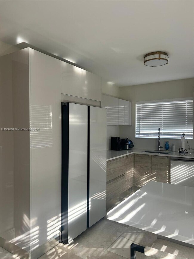 Building Photo - 1060 92nd St