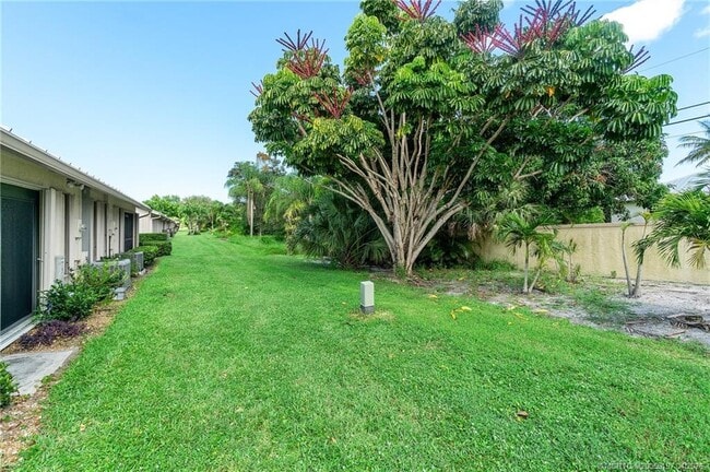 Building Photo - 7711 SE Sugar Sand Cir