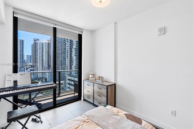 Building Photo - 1600 NE 1st Ave