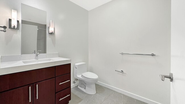 Building Photo - West-facing Modern Apartment w/ Sweeping View of SF, Golden Gate & Mt Tam