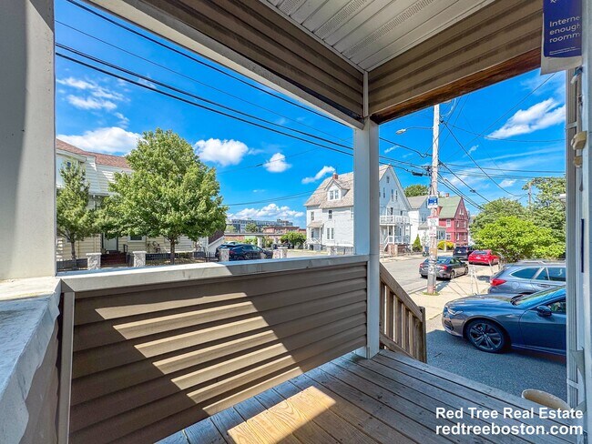 Building Photo - 28 Linden St