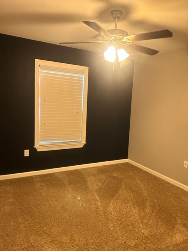 Building Photo - Beautiful 3 BD 2 BA Home