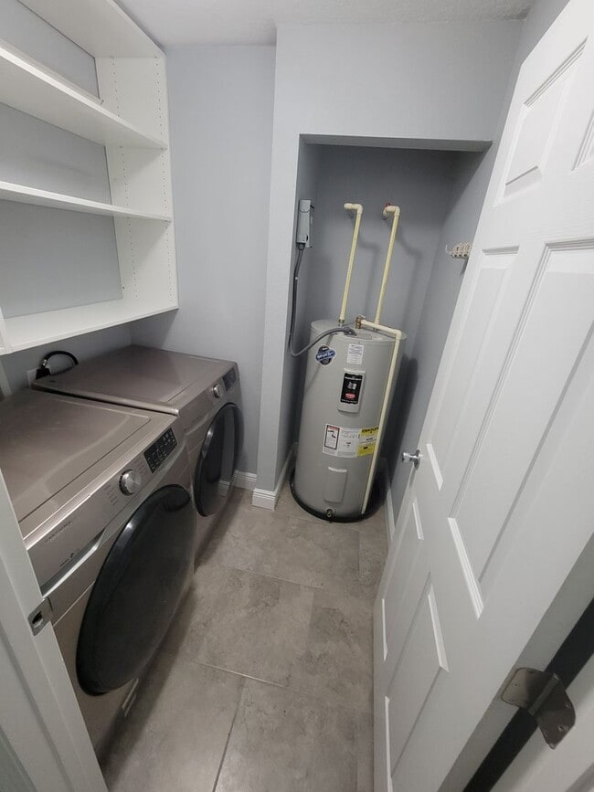 Building Photo - Beautiful Home near Busch Gardens!