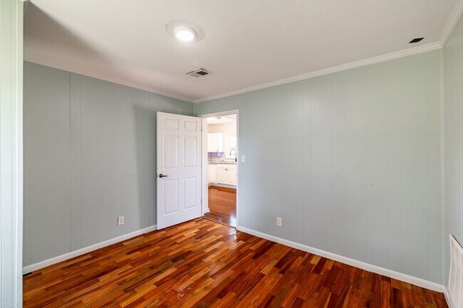 Building Photo - 386 Sandy Creek Rd