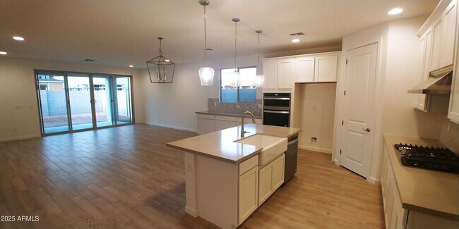 Building Photo - 9838 E Sunspot Dr