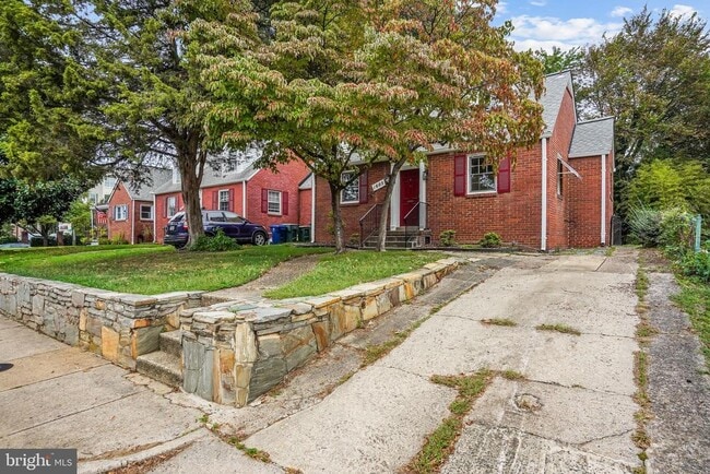 Building Photo - 1605 W Braddock Rd