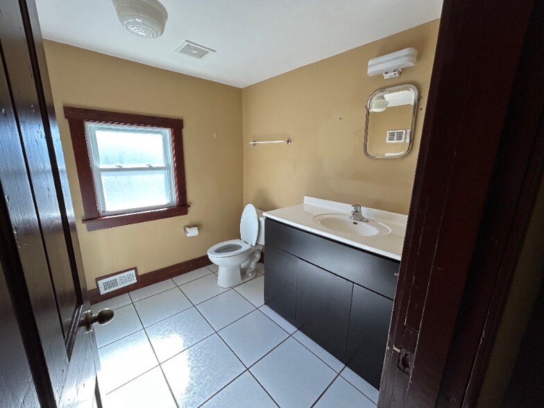 Building Photo - 96 E Franklin St