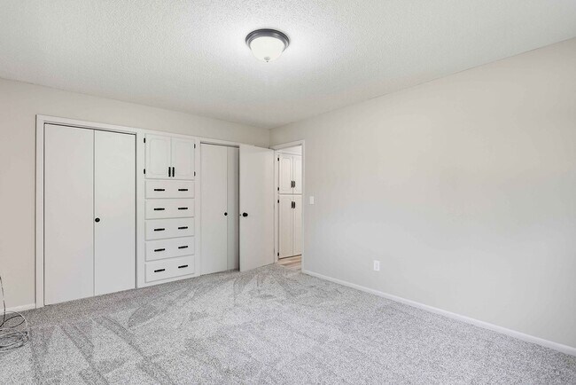 Building Photo - 1681 Mahogany St