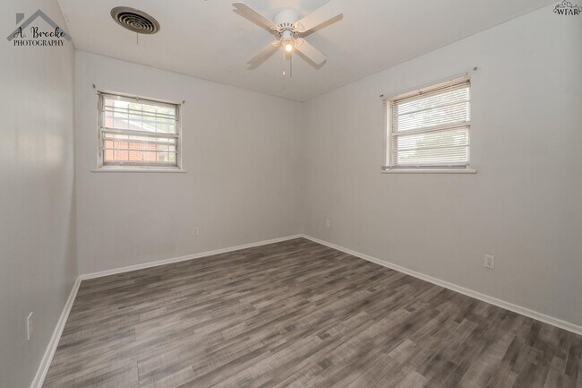 Building Photo - 109 Highland Dr