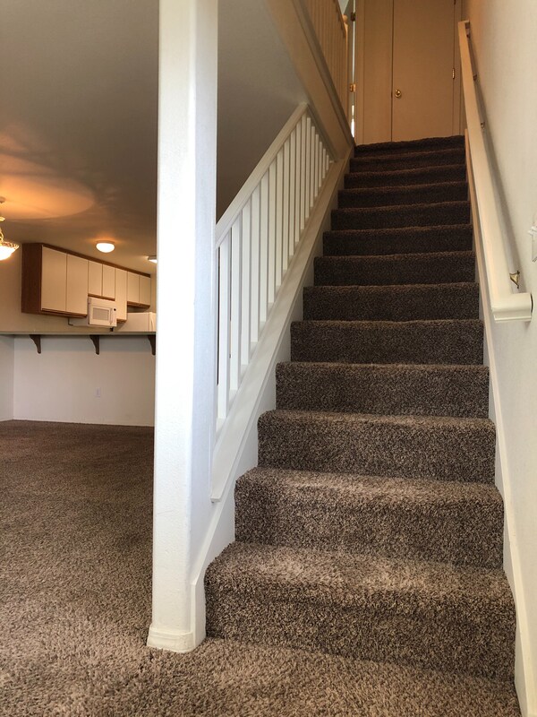 Building Photo - 550 NE Negus Loop