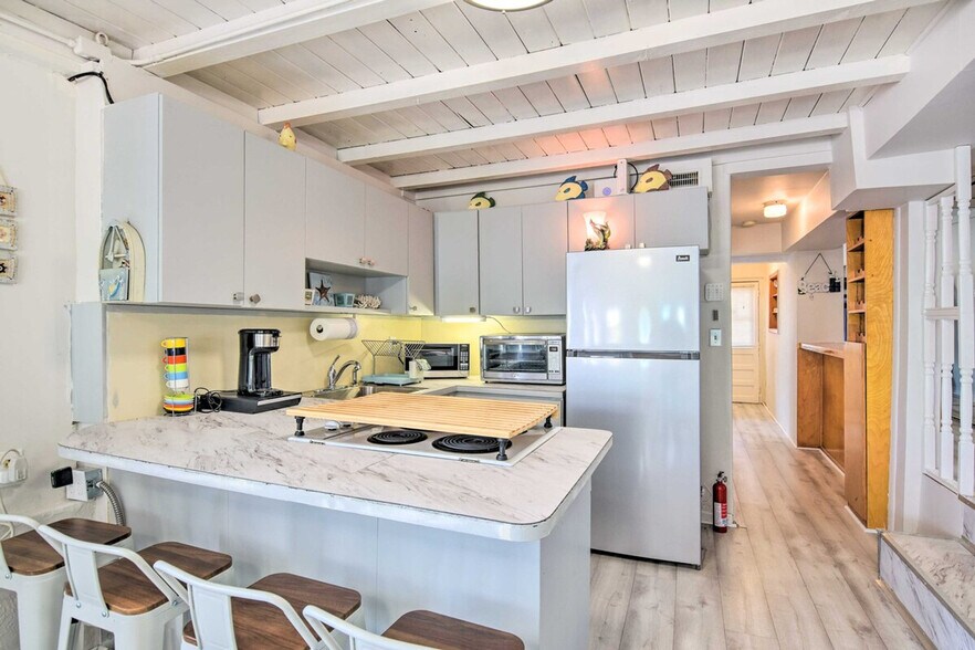 Building Photo - 134 1st Ct