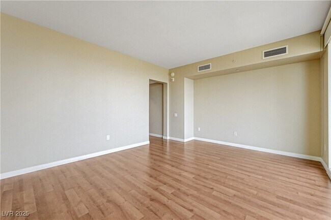 Building Photo - 2857 Paradise Rd