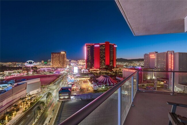 Building Photo - 2700 S Las Vegas Blvd