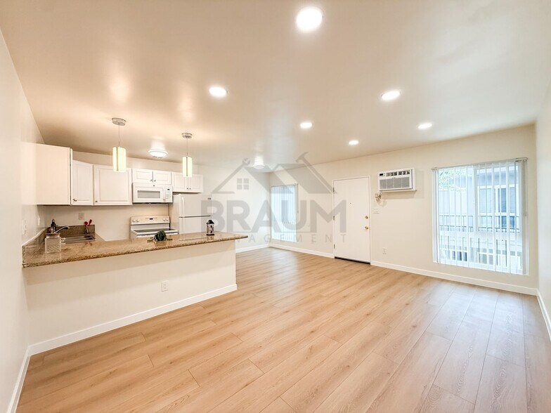 Building Photo - 5611 Fulcher Ave