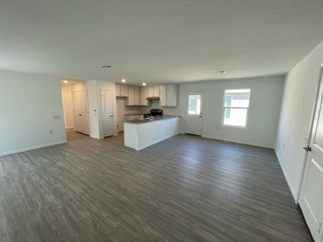Building Photo - Ready for Move In- Modern & Roomy- 4 Bedro...