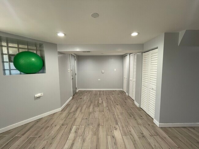 Primary Photo - 2254 S Albany Ave