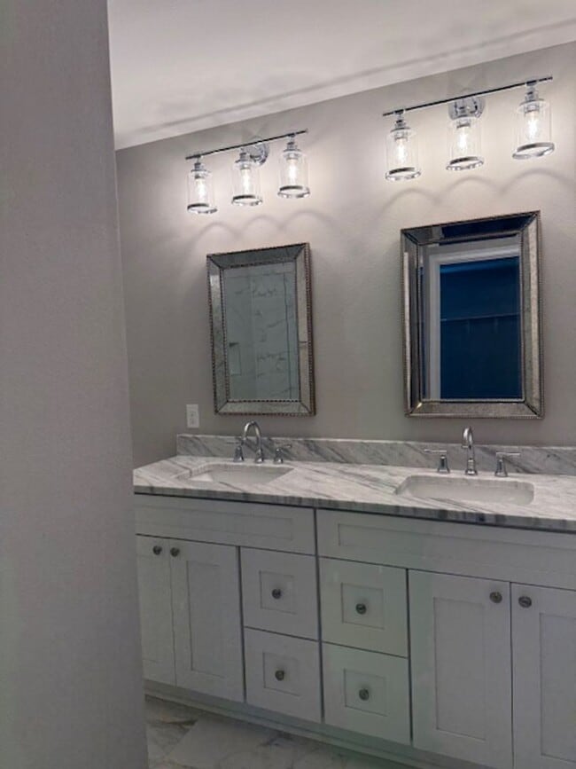 Building Photo - 3 Bedroom 2 Bath House