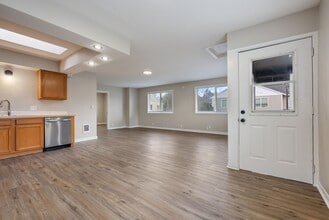 Building Photo - Newly Renovated 2 bedroom apartment - Available Now!