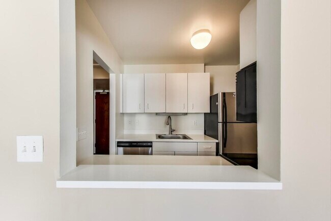 Building Photo - 401 E Ontario St