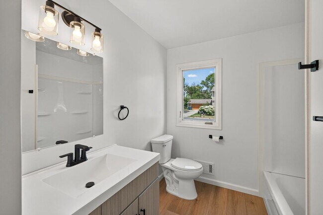 Building Photo - 2036 Coral Ln
