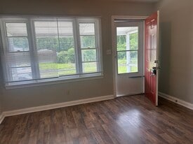 Building Photo - 713 Tallman Cir