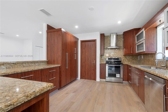 Building Photo - 8951 Byron Ave