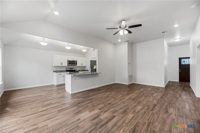 Building Photo - 230 Plum St