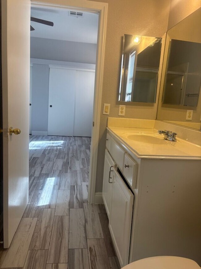 Building Photo - one story house with 3 bedrooms