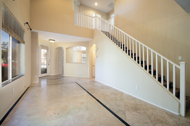 Building Photo - SUMMERLIN Home 3 Bedrooms + Small Loft - M...