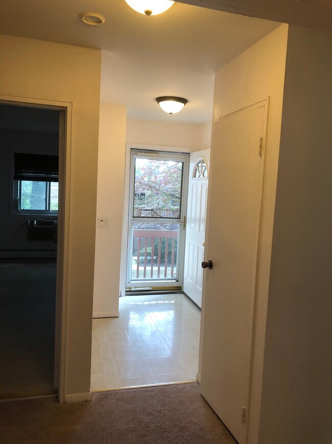 Building Photo - 1 Lake Ave