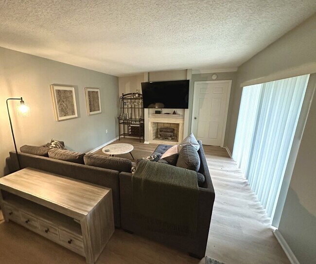Building Photo - 2BR/2.5BA Townhome in the Heart of Palm Beach Gardens